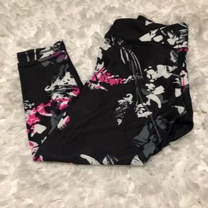 Fabletics Winn midsize Capri Leggings
